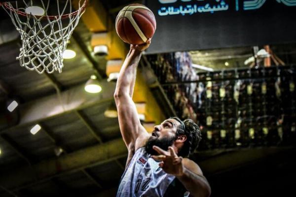 مصدومیت جدی ستاره تیم ملی بسکتبال، کاظمی: با درد بازی می کنم