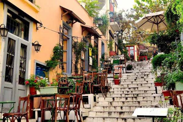 آشنایی با محله پلاکا در آتن؛ حس و حال قدیمی و اصیل یونان