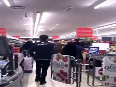 تصاویر هجوم میلیون ها چینی به فروشگاه ها برای خرید نمک! ، جنجالی که ژاپنی ها باعث شدند